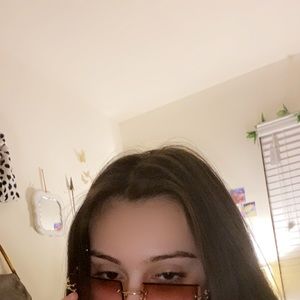 Meet your Posher, Caleigh